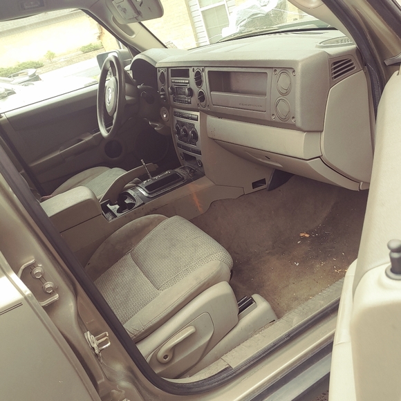 2006 jeep commander - Picture 4 of 5